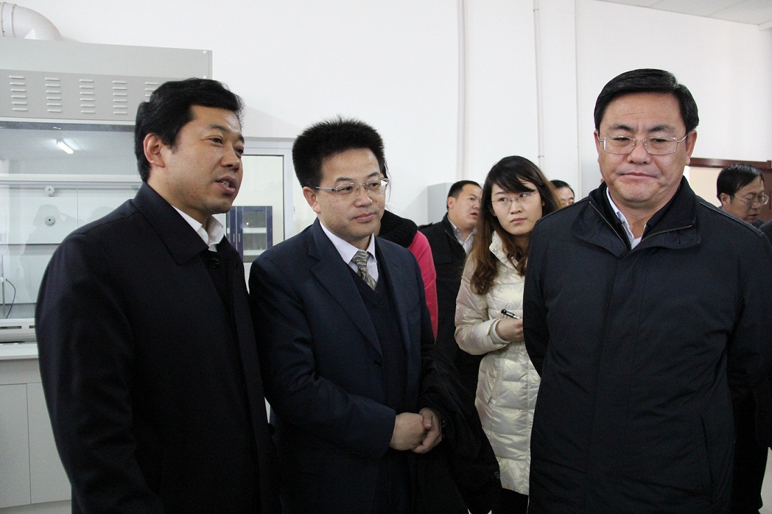 鄂爾多斯市市長(zhǎng)廉素聽(tīng)取劉萬(wàn)里董事長(zhǎng)匯報(bào)紫荊科技情況